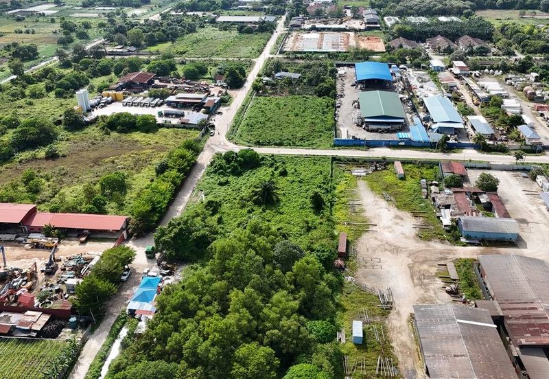 Jalan Sopan, Johan Setia