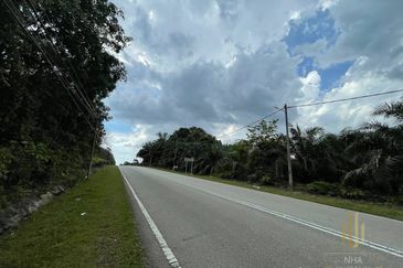 [3.1 EKAR] Agriculture Land Bukit Cerakah (Beside Main Road) 