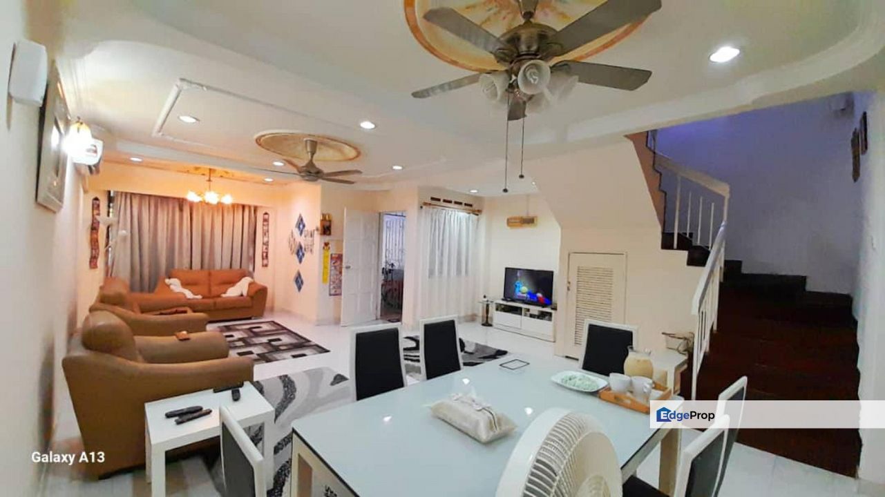 RENOVATED & BELOW MARKET VALUE 2 Storey House Bandar Seri Ehsan near KLIA., Selangor, Banting