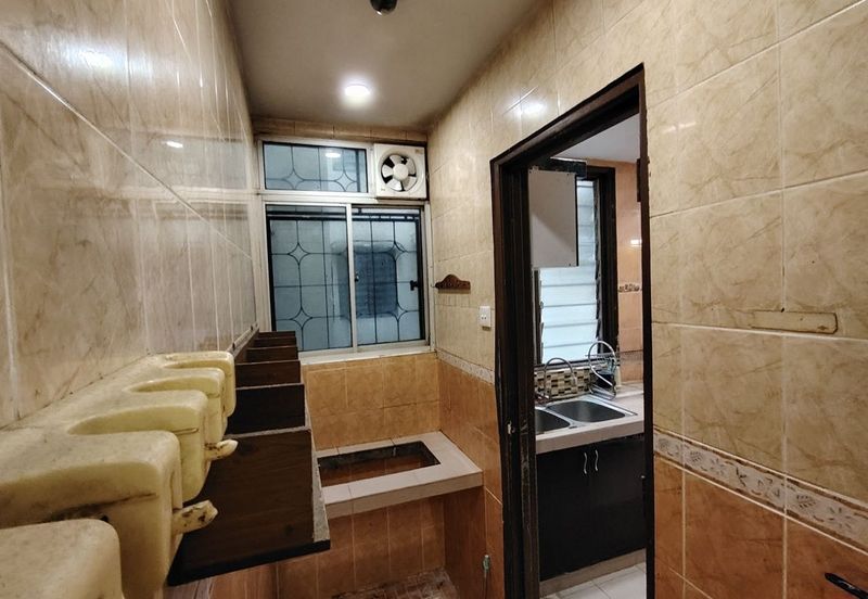 Vista Pinggiran, Taman Pinggiran Putra