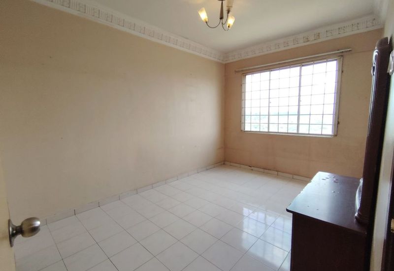 Vista Pinggiran, Taman Pinggiran Putra