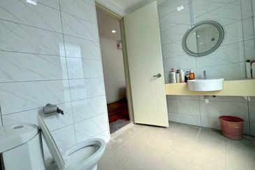 RENOVATED & EXTENDED 3 STOREY SEMI D VILLA CLUSTER 1080 RESIDENCE PUNCAK SAUJANA