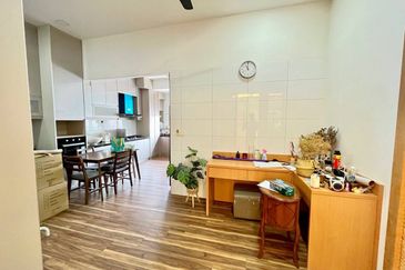 RENOVATED & EXTENDED 3 STOREY SEMI D VILLA CLUSTER 1080 RESIDENCE PUNCAK SAUJANA