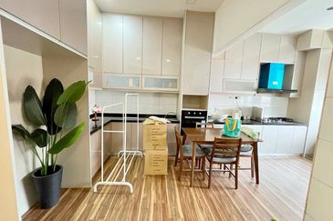 RENOVATED & EXTENDED 3 STOREY SEMI D VILLA CLUSTER 1080 RESIDENCE PUNCAK SAUJANA