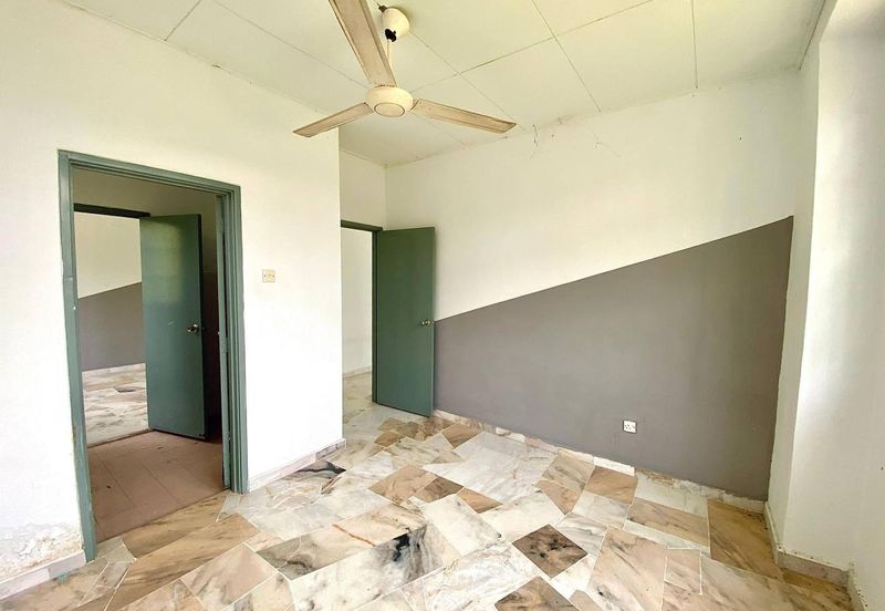 HUGE LAND END LOT DOUBLE STOREY BUNGALOW TASIK ANGSANA SUNGAI PELEK 