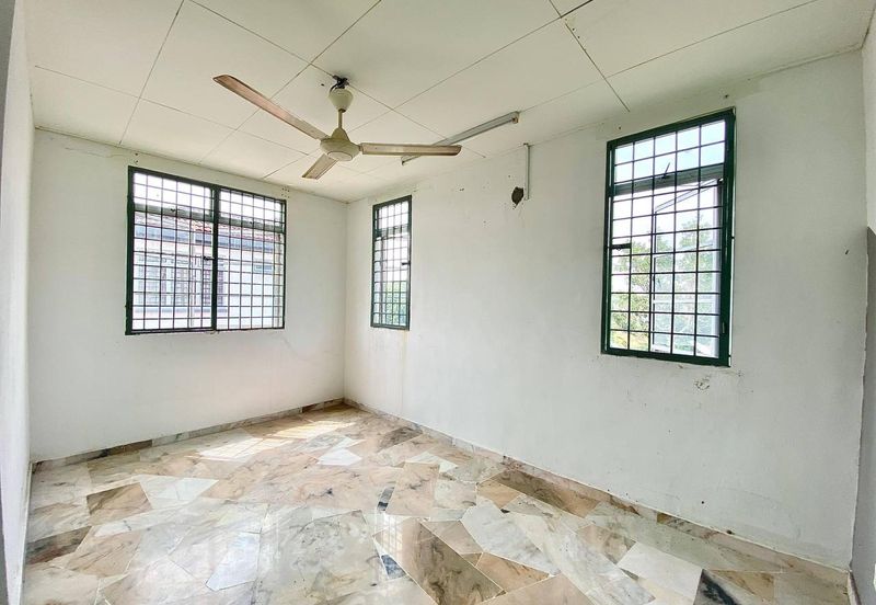 HUGE LAND END LOT DOUBLE STOREY BUNGALOW TASIK ANGSANA SUNGAI PELEK 