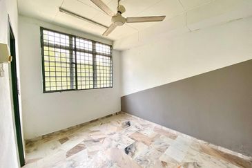 HUGE LAND END LOT DOUBLE STOREY BUNGALOW TASIK ANGSANA SUNGAI PELEK 