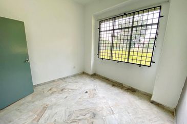 HUGE LAND END LOT DOUBLE STOREY BUNGALOW TASIK ANGSANA SUNGAI PELEK 