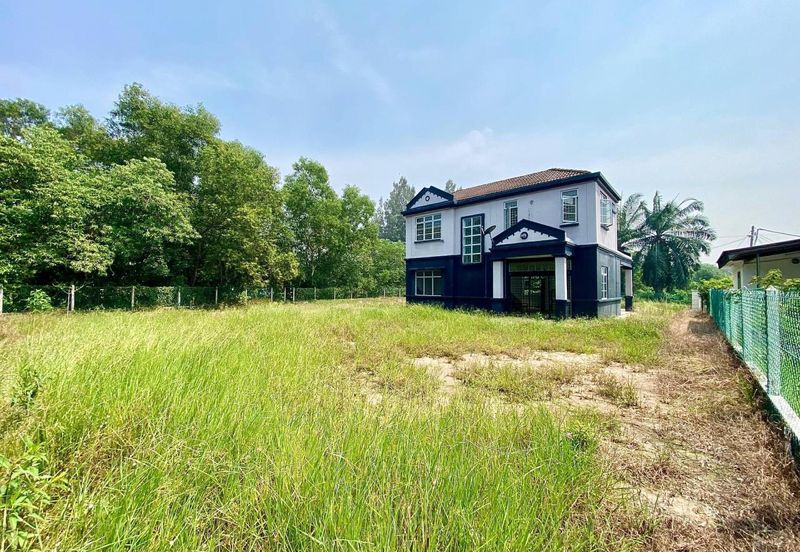 HUGE LAND END LOT DOUBLE STOREY BUNGALOW TASIK ANGSANA SUNGAI PELEK 