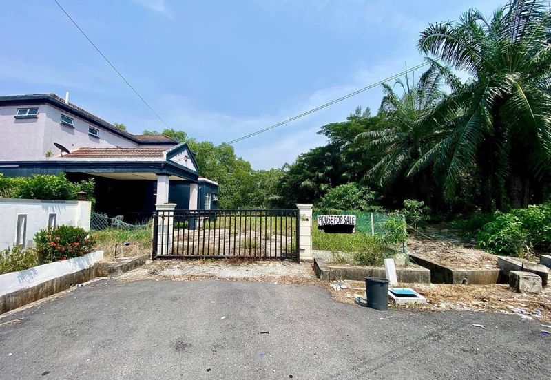 HUGE LAND END LOT DOUBLE STOREY BUNGALOW TASIK ANGSANA SUNGAI PELEK 