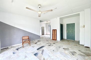 HUGE LAND END LOT DOUBLE STOREY BUNGALOW TASIK ANGSANA SUNGAI PELEK 