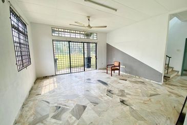 HUGE LAND END LOT DOUBLE STOREY BUNGALOW TASIK ANGSANA SUNGAI PELEK 