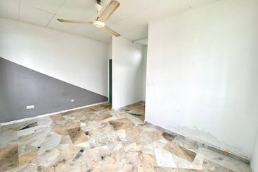 HUGE LAND END LOT DOUBLE STOREY BUNGALOW TASIK ANGSANA SUNGAI PELEK 