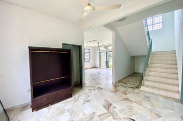 HUGE LAND END LOT DOUBLE STOREY BUNGALOW TASIK ANGSANA SUNGAI PELEK 