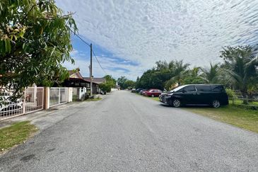 FACING OPEN SINGLE STOREY TERRACE HOUSE TAMAN DESA PINGGIRAN PUTRA (NEAR PUTRAJAYA)