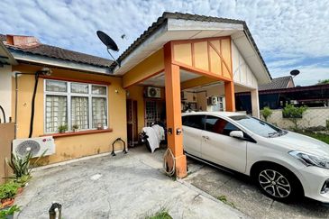 FACING OPEN SINGLE STOREY TERRACE HOUSE TAMAN DESA PINGGIRAN PUTRA (NEAR PUTRAJAYA)