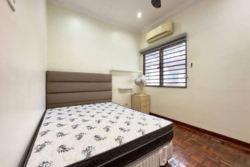 RENOVATED FACING OPEN DOUBLE STOREY TERRACE USJ 22 SUBANG JAYA 