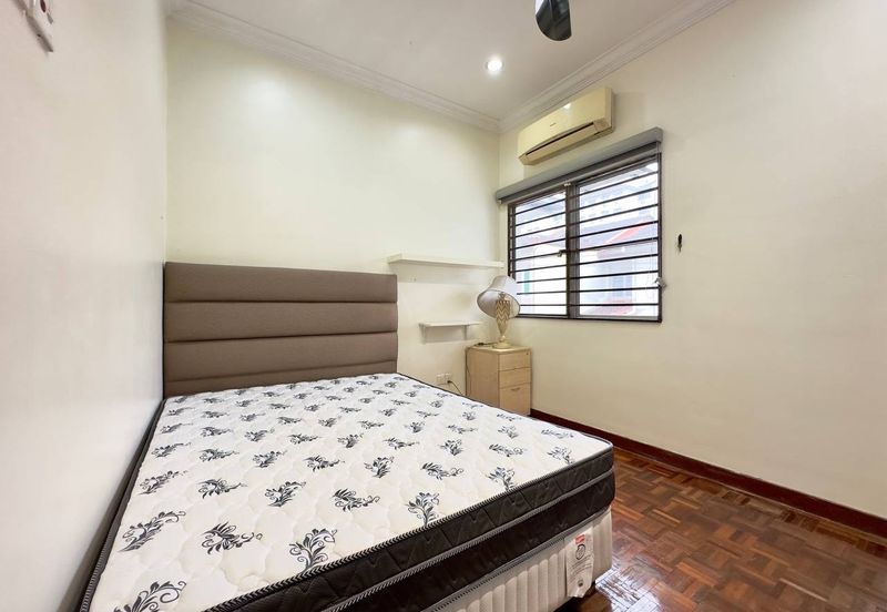 RENOVATED FACING OPEN DOUBLE STOREY TERRACE USJ 22 SUBANG JAYA 