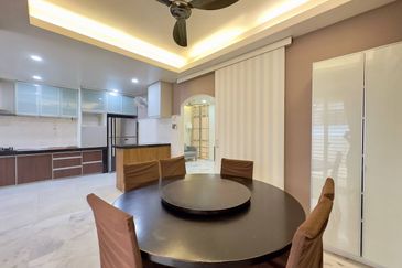 RENOVATED FACING OPEN DOUBLE STOREY TERRACE USJ 22 SUBANG JAYA 