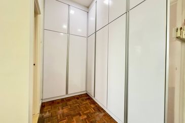 RENOVATED FACING OPEN DOUBLE STOREY TERRACE USJ 22 SUBANG JAYA 