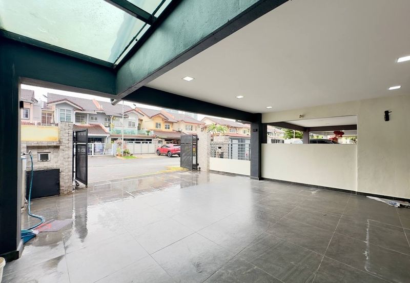 RENOVATED FACING OPEN DOUBLE STOREY TERRACE USJ 22 SUBANG JAYA 