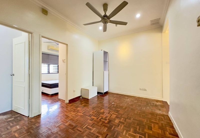 RENOVATED FACING OPEN DOUBLE STOREY TERRACE USJ 22 SUBANG JAYA 