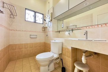 RENOVATED FACING OPEN DOUBLE STOREY TERRACE USJ 22 SUBANG JAYA 