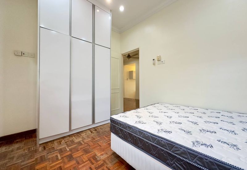 RENOVATED FACING OPEN DOUBLE STOREY TERRACE USJ 22 SUBANG JAYA 