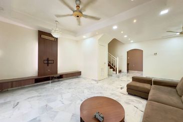 RENOVATED FACING OPEN DOUBLE STOREY TERRACE USJ 22 SUBANG JAYA 