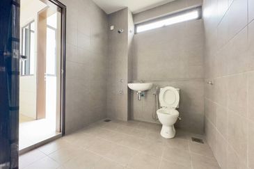 BRAND NEW DOUBLE STOREY TERRACE BANDAR BUKIT RAJA NADIRA KLANG 