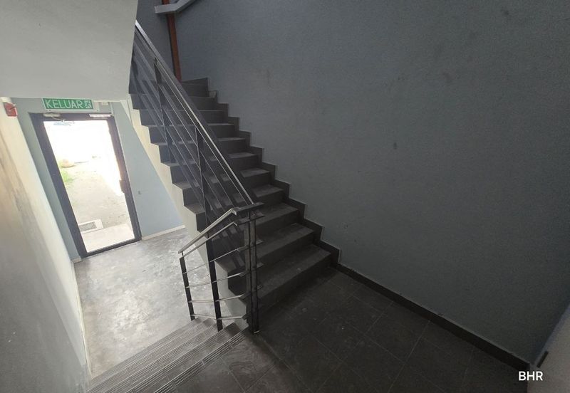 2.5 STOREY SEMI DETACH FACTORY WAREHOUSE 