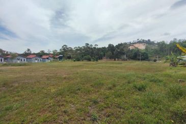 3.2 EKAR TANAH PERTANIAN ZONING KEDIAMAN DI TEPI PERSIARAN MOKHTAR DAHARI