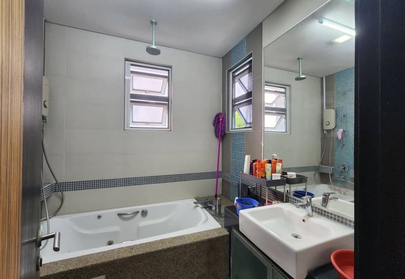 Titian, Bukit Jelutong