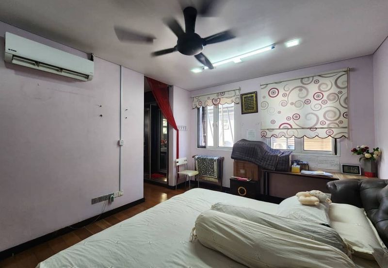 Titian, Bukit Jelutong