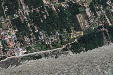 1.9 Ekar Tanah Pertanian Tepi Pantai Batu Laut 