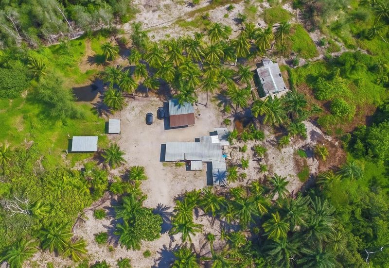 1.9 Ekar Tanah Pertanian Tepi Pantai Batu Laut 