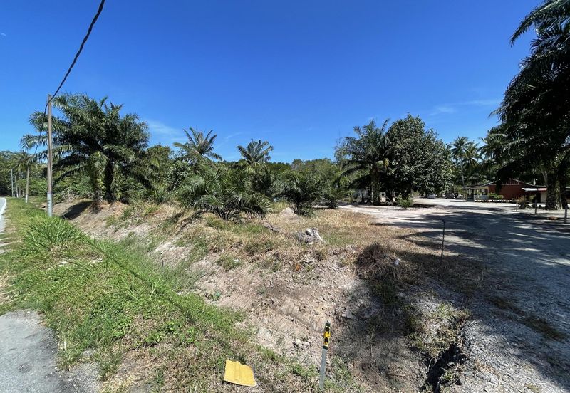 1.9 Ekar Tanah Pertanian Tepi Pantai Batu Laut 