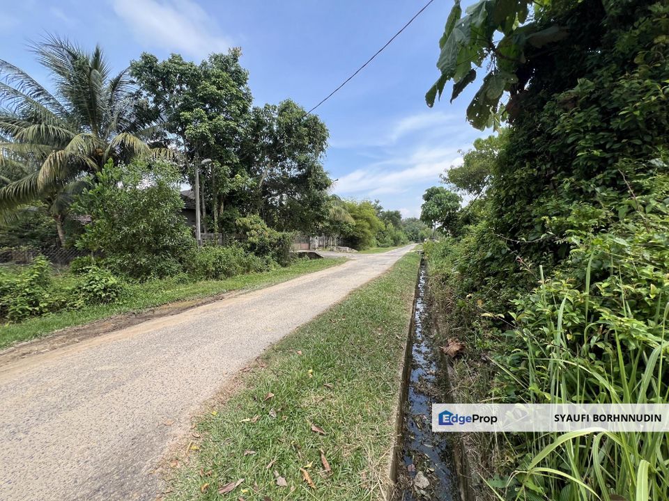 Tanah Lot Banglo Paka Dekat Dengan Jalan Utama, Terengganu, Paka