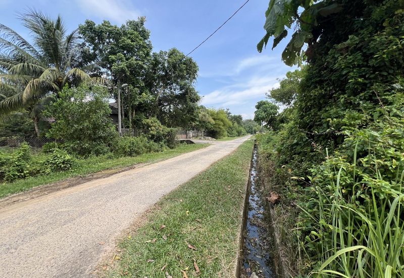 Tanah Lot Banglo Paka Dekat Dengan Jalan Utama