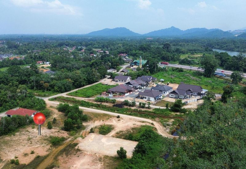 Tanah Lot Banglo Paka Dekat Dengan Jalan Utama