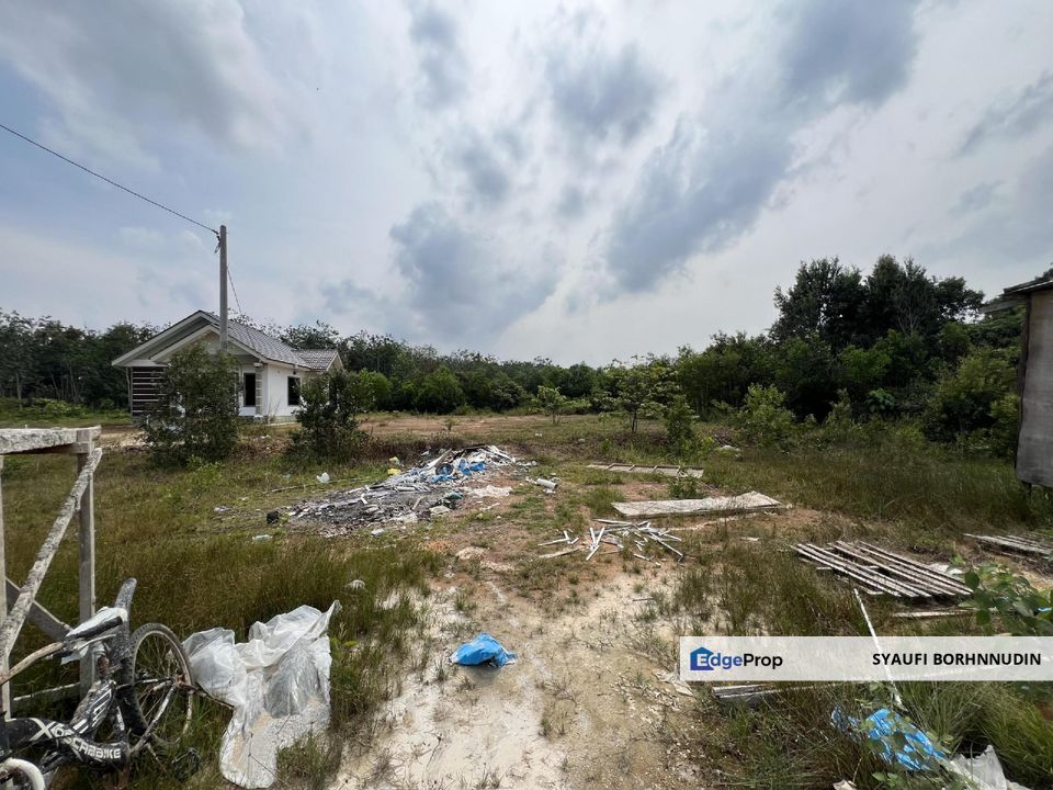 CORNER Tanah Lot Banglo , Terengganu, Paka