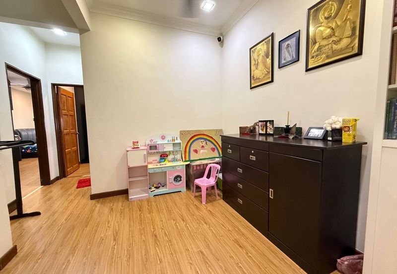 RENOVATED Double Storey Terrace 