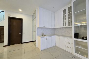 Nice renovated unit Semi D House Grandezza Eco Santuari 