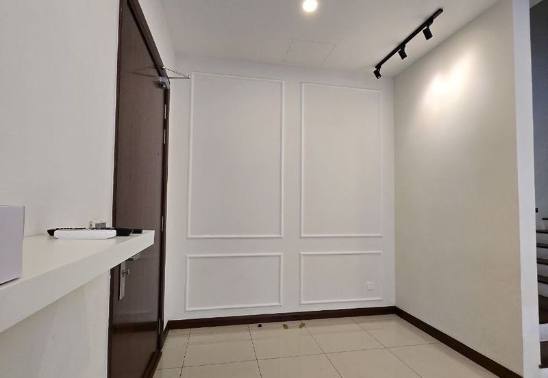 Nice renovated unit Semi D House Grandezza Eco Santuari 