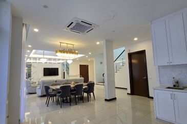 Nice renovated unit Semi D House Grandezza Eco Santuari 