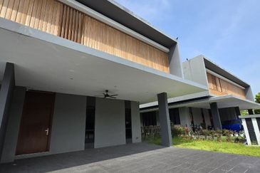 Nice renovated unit Semi D House Grandezza Eco Santuari 