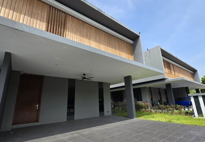 Nice renovated unit Semi D House Grandezza Eco Santuari 