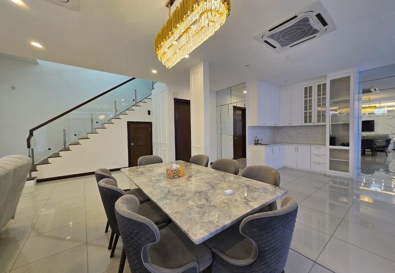 Nice renovated unit Semi D House Grandezza Eco Santuari 