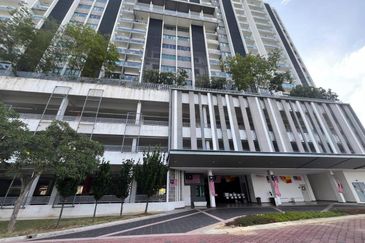 BIG UNIT Skyvilla D’Island Condominium Puchong 