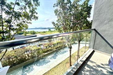 BIG UNIT Skyvilla D’Island Condominium Puchong 